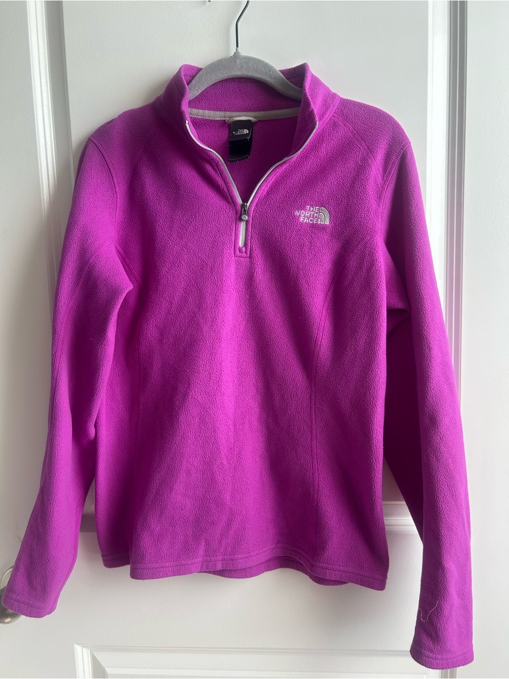 The North Face Women's Bright Pink/Magenta Quarter-Zip Fleece Pullover